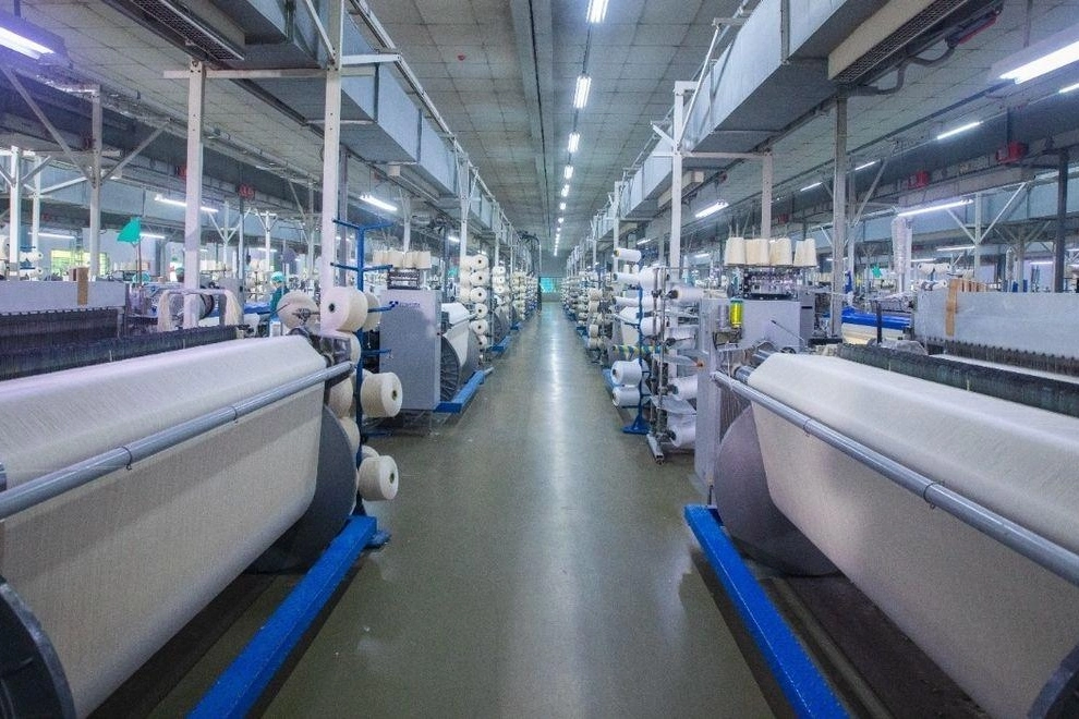 Como a sele&ccedil;&atilde;o do tecido afeta a fabrica&ccedil;&atilde;o de vestu&aacute;rio em tecido plano?
